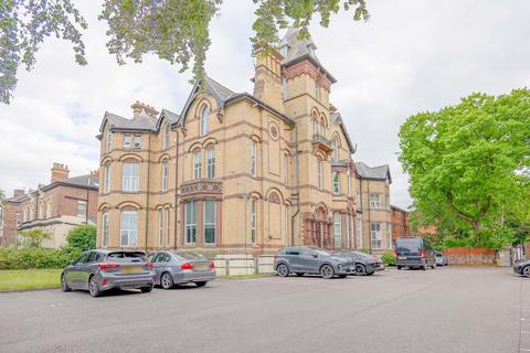 1 bed property, in Beresford Road, £61,000