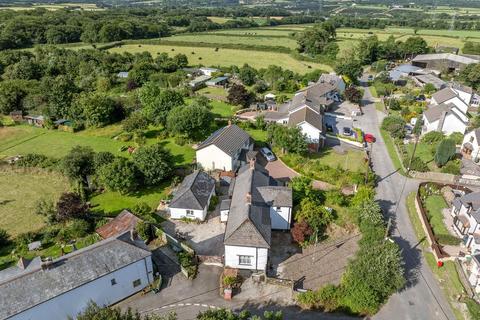 4 bed property, in Pyworthy, £445,000