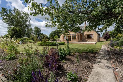 3 bed property, in Farm Road, £650,000