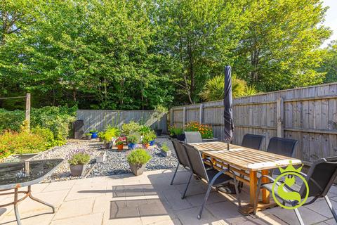 2 bed property, in First Floor Flat with garden- Parkstone Avenue, £325,000