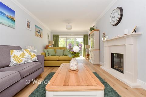 4 bed property, in St. Crispin Close, £600,000