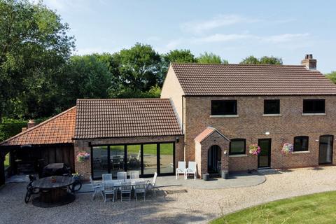 4 bed property, in Cliffe Road, £1,375,000