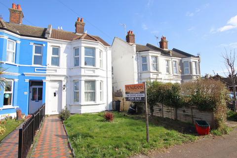 4 bed property, in Vista Road, £250,000