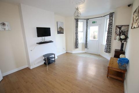 4 bed property, in Vista Road, £250,000