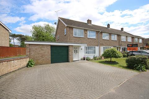 3 bed property, in Orchard Way, £287,500