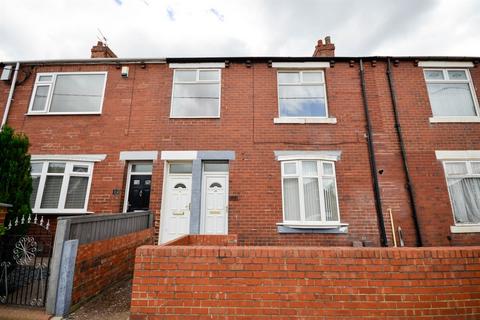3 bed property, in Ravensworth Road, £35,000