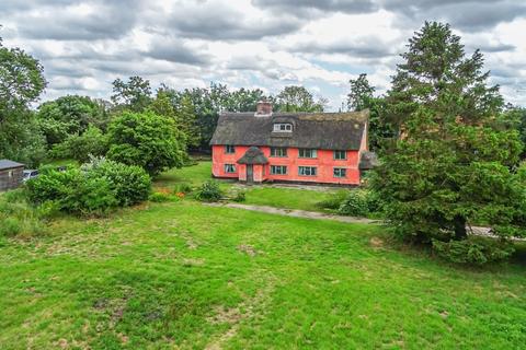 6 bed property, in High Road, £695,000