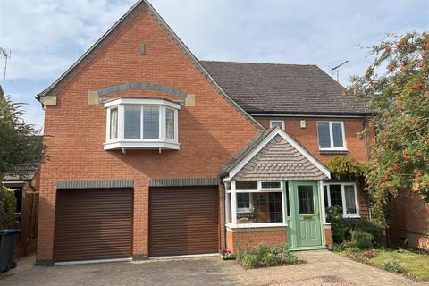 5 bed property, in Beamont Close, £600,000