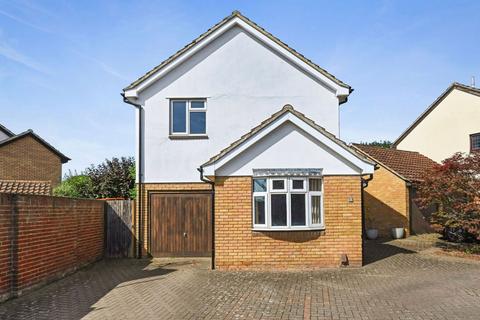 4 bed property, in Barlows Reach, £525,000