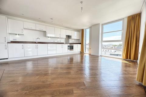 2 bed property, in College Street, £200,000