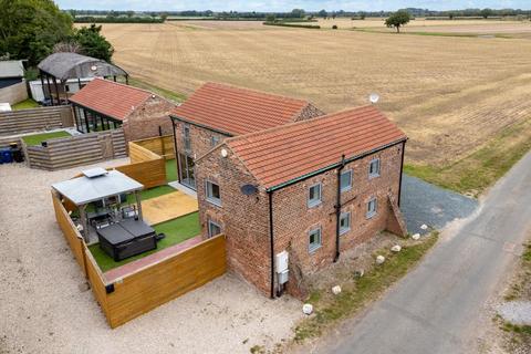 4 bed property, in Wistow Lordship, £500,000