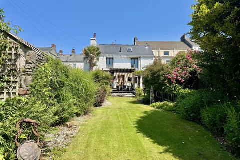 3 bed property, in Plympton, £425,000