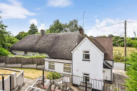 2 bed property, in Ludgershall Road, £410,000