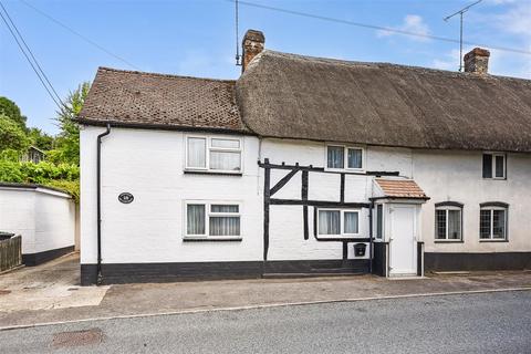 2 bed property, in Ludgershall Road, £398,000