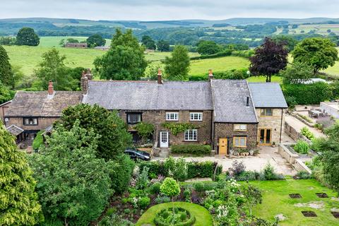 3 bed property, in New Road, £425,000