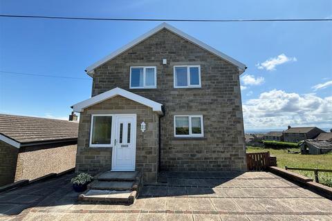 4 bed property, in Long Lane, £420,000