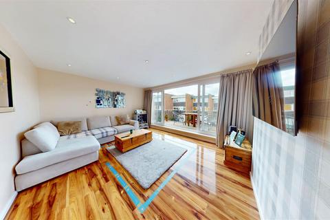 3 bed property, in Fairway Close, £330,000