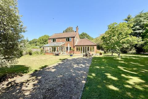 3 bed property, in The Loke, £595,000