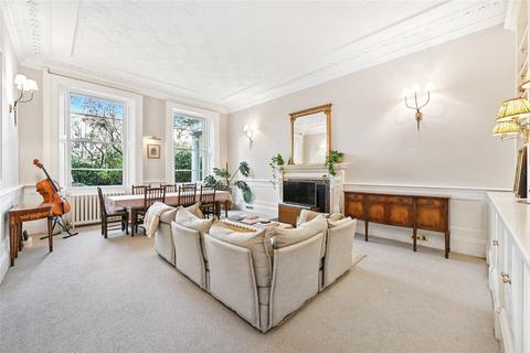 3 bed property, in Warwick Square, £1,950,000