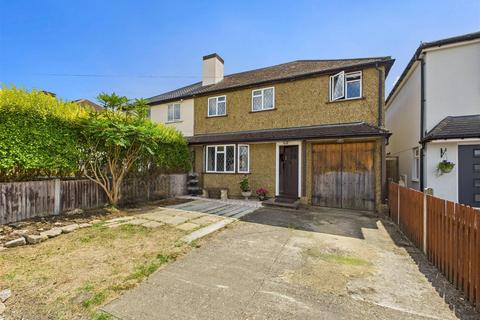 4 bed property, in Second Avenue, £645,000