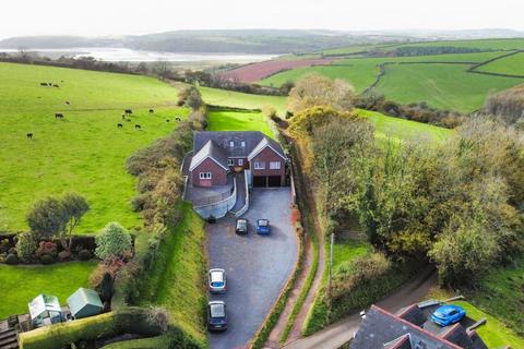 5 bed property, in Llanybri, £560,000