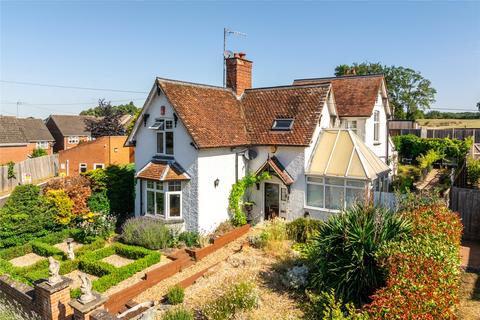4 bed property, in Clophill Road, £475,000