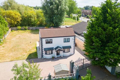 3 bed property, in Scot Lane, £350,000