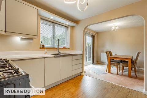 4 bed property, in Fieldfare Way, £450,000
