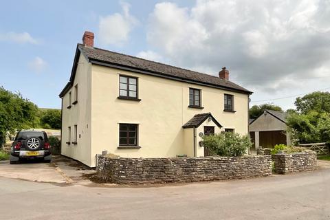 6 bed property, in Llangeview, £600,000
