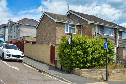 1 bed property, in CENTRAL RYDE, £150,000