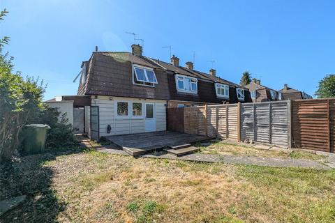 2 bed property, in Queens Road, £190,000