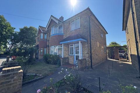 3 bed property, in High Street, £540,000