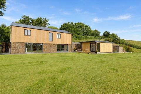 3 bed property, in Huntshaw, £830,000