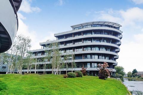 1 bed property, in Woodfield Road, £160,000