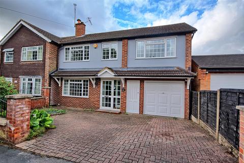4 bed property, in Park Lane, £630,000