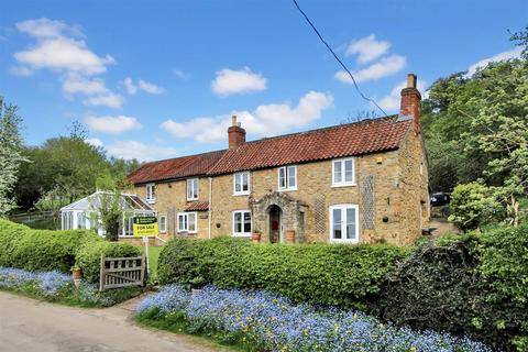 5 bed property, in 4.844 Acres - Otby Lane, £750,000