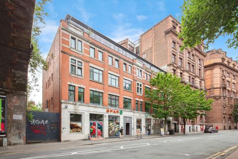 2 bed property, in Princess Street, £180,000