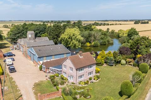 5 bed property, in Scupholme, £875,000