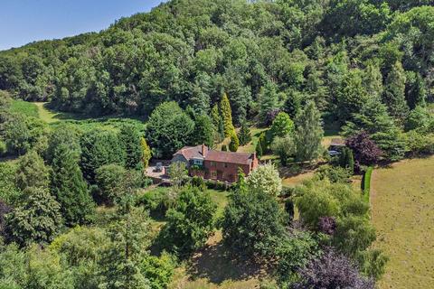 4 bed property, in Abberley, £750,000