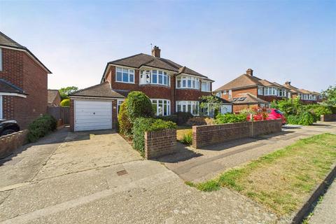 4 bed property, in Willowbed Avenue, £550,000
