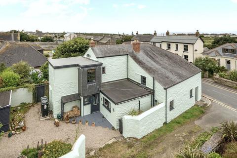 5 bed property, in Quiddles, £485,000