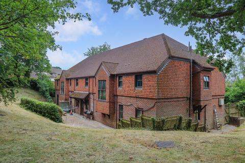 6 bed property, in Bishops Lane, £850,000
