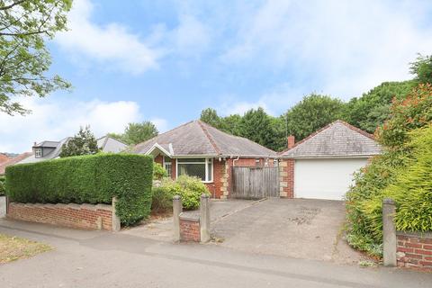 2 bed property, in Bocking Lane, £325,000