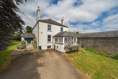 7 bed property, in Menheniot, £1,100,000