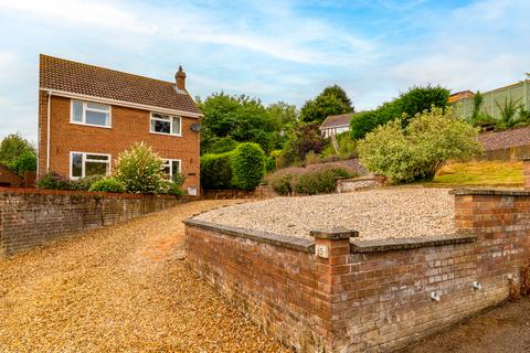 3 bed property, in Kings Croft, £300,000