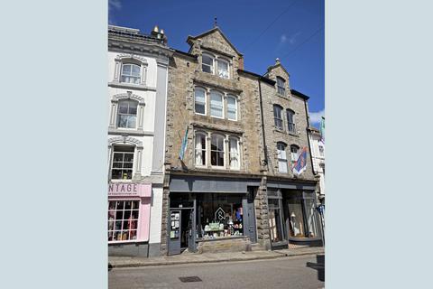 4 bed property, in Chapel Street, £470,000