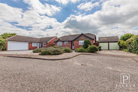 3 bed property, in Romney Close, £375,000