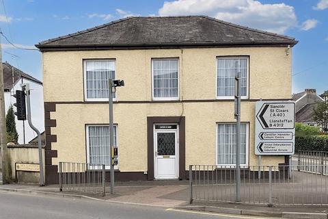 4 bed property, in Llansteffan Road, £250,000