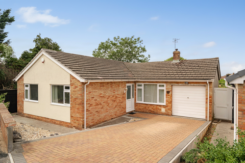 2 bed property, in Worlebury, £350,000
