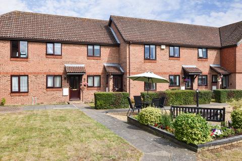 2 bed property, in Princes Road, £175,000